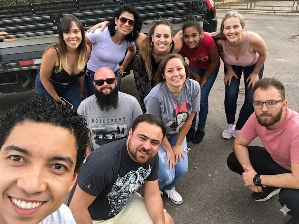Voluntários do Rolê em Ação reunidos para uma campanha